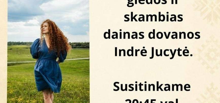Исполнение национального гимна в Седе вместе с певицей Индре Жусите.